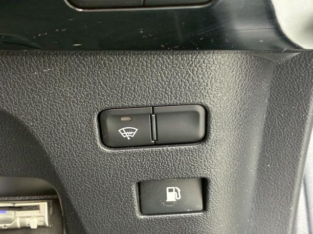 プリウス Ａ　９インチナビ　モデリスタエアロ（Ｆ．Ｓ．Ｒ）　寒冷地仕様ヘッドアップディスプレイ　ブラインドスポットモニター　クリアランスソナー　バックカメラ　　ＬＤＡ　ＰＣＳ　　リアフォグランプ　純正１５インチＡＷ（47枚目）