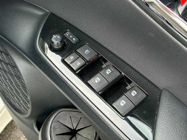 プリウス Ａ　９インチナビ　モデリスタエアロ（Ｆ．Ｓ．Ｒ）　寒冷地仕様ヘッドアップディスプレイ　ブラインドスポットモニター　クリアランスソナー　バックカメラ　　ＬＤＡ　ＰＣＳ　　リアフォグランプ　純正１５インチＡＷ（57枚目）