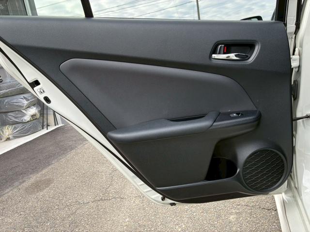 プリウス Ａ　９インチナビ　モデリスタエアロ（Ｆ．Ｓ．Ｒ）　寒冷地仕様ヘッドアップディスプレイ　ブラインドスポットモニター　クリアランスソナー　バックカメラ　　ＬＤＡ　ＰＣＳ　　リアフォグランプ　純正１５インチＡＷ（66枚目）