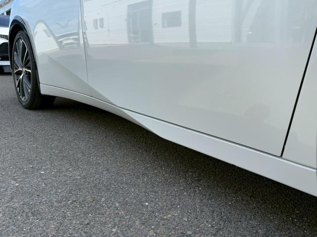 プリウス Z パノラマルーフ デジタルインナーミラー パノラミックビューモニター ブラインドスポットモニター ステアリングヒーター シートヒーター シートヒーター ワイヤレス充電 パワーバックドア パワーシート(15枚目)