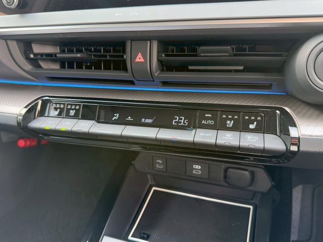 プリウス Z パノラマルーフ デジタルインナーミラー パノラミックビューモニター ブラインドスポットモニター ステアリングヒーター シートヒーター シートヒーター ワイヤレス充電 パワーバックドア パワーシート(52枚目)