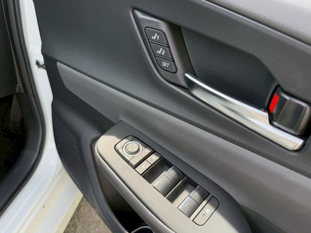 プリウス Z パノラマルーフ デジタルインナーミラー パノラミックビューモニター ブラインドスポットモニター ステアリングヒーター シートヒーター シートヒーター ワイヤレス充電 パワーバックドア パワーシート(61枚目)