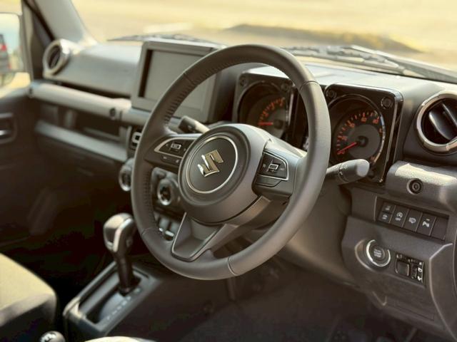 ジムニー ＸＣ　４ＷＤ　オートマチック　純正１６インチアルミホイール　ＬＥＤヘッドライト　フロントフォグランプ　運転席／助手席シートヒーター　スマートキー　プッシュボタンスタート　背面スペアタイヤ　電動格納ドアミラー（40枚目）