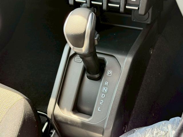 ジムニー ＸＣ　４ＷＤ　オートマチック　純正１６インチアルミホイール　ＬＥＤヘッドライト　フロントフォグランプ　運転席／助手席シートヒーター　スマートキー　プッシュボタンスタート　背面スペアタイヤ　電動格納ドアミラー（52枚目）