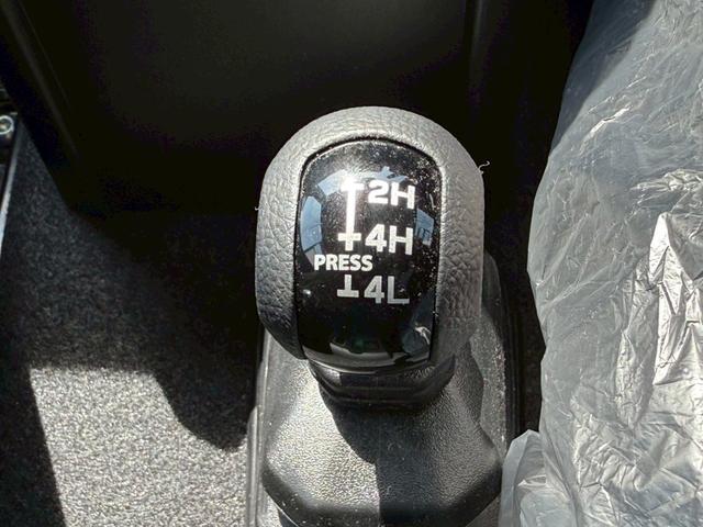 ジムニー ＸＣ　４ＷＤ　オートマチック　純正１６インチアルミホイール　ＬＥＤヘッドライト　フロントフォグランプ　運転席／助手席シートヒーター　スマートキー　プッシュボタンスタート　背面スペアタイヤ　電動格納ドアミラー（54枚目）