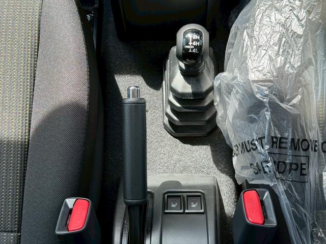 ジムニー ＸＣ　４ＷＤ　オートマチック　純正１６インチアルミホイール　ＬＥＤヘッドライト　フロントフォグランプ　運転席／助手席シートヒーター　スマートキー　プッシュボタンスタート　背面スペアタイヤ　電動格納ドアミラー（55枚目）