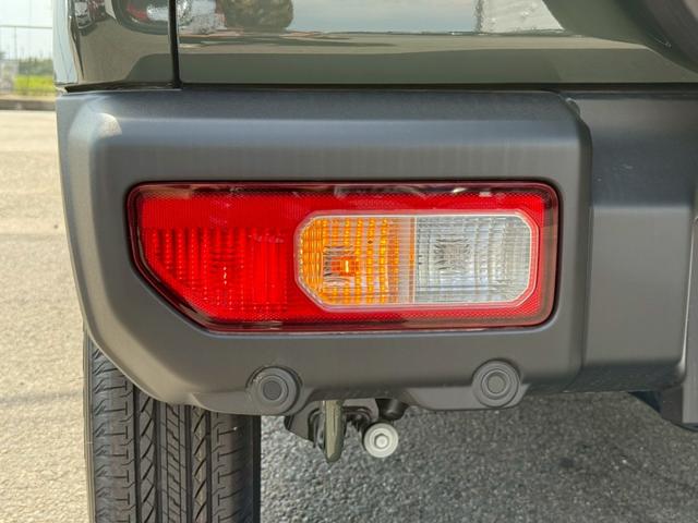 ジムニー ＸＣ　４ＷＤ　オートマチック　純正１６インチアルミホイール　ＬＥＤヘッドライト　フロントフォグランプ　運転席／助手席シートヒーター　スマートキー　プッシュボタンスタート　背面スペアタイヤ　電動格納ドアミラー（76枚目）