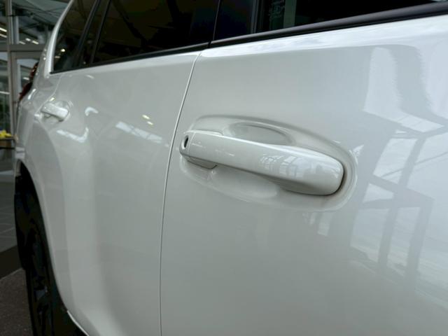 ランドクルーザープラド ＴＸ　Ｌパッケージ　サンルーフ　　ルーフレール　メーカーナビ　パノラミックビューモニター　クリアランスソナー　ブラインドスポットモニター　純正１８インチアルミホイール　シートヒーター　ベンチレーション　ＬＥＤヘッドライト（18枚目）