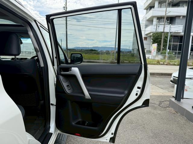 ランドクルーザープラド ＴＸ　Ｌパッケージ　サンルーフ　　ルーフレール　メーカーナビ　パノラミックビューモニター　クリアランスソナー　ブラインドスポットモニター　純正１８インチアルミホイール　シートヒーター　ベンチレーション　ＬＥＤヘッドライト（74枚目）