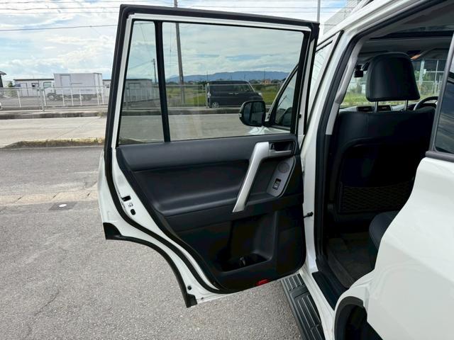 ランドクルーザープラド ＴＸ　Ｌパッケージ　サンルーフ　　ルーフレール　メーカーナビ　パノラミックビューモニター　クリアランスソナー　ブラインドスポットモニター　純正１８インチアルミホイール　シートヒーター　ベンチレーション　ＬＥＤヘッドライト（78枚目）