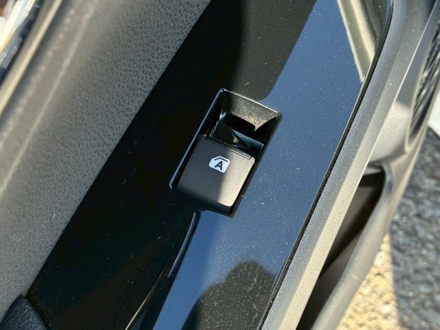 プリウス Ｓツーリングセレクション　モデリスタエアロ（Ｆ．Ｓ．Ｒ）　純正９インチナビ　黒レザーシート　社外１７インチＡＷ　シートヒーター　ベンチレーション　フルセグＴＶ　ＥＴＣ　バックモニター　　　　ＬＥＤヘッドライト　ＡＣ１００Ｖ（60枚目）