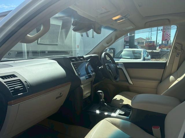 ランドクルーザープラド TX Lパッケージ マットブラックエディション サンルーフ 7人乗 ベージュ革シート 純正19インチAW ディスプレイオーディオ パノラミックビューモニター シートヒーター ルーフレール サイドステップカバー モデリスタエアロ(37枚目)