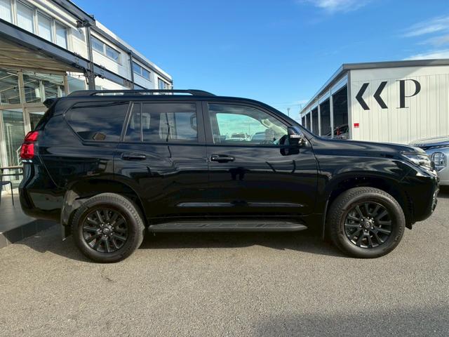 ランドクルーザープラド TX Lパッケージ マットブラックエディション パノラミックビューモニター 9型ディスプレイオーディオ BSM シートヒーター クリアランスソナー 黒レザーシート レダークルーズコントロール ルーフレール パワーシート LEDヘッドライト ETC(22枚目)