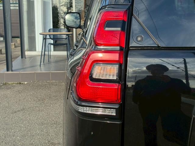 ランドクルーザープラド TX Lパッケージ マットブラックエディション パノラミックビューモニター 9型ディスプレイオーディオ BSM シートヒーター クリアランスソナー 黒レザーシート レダークルーズコントロール ルーフレール パワーシート LEDヘッドライト ETC(31枚目)