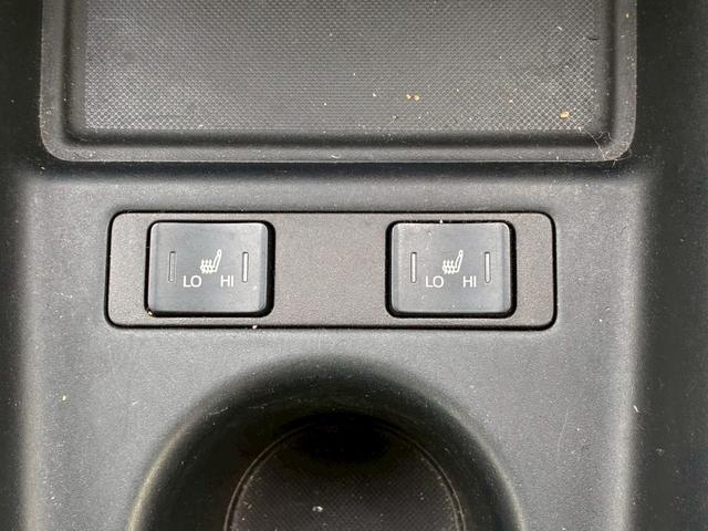 プリウス Ｓツーリングセレクション　純正ナビ　モデリスタエアロ（Ｆ／Ｓ／Ｒ）　社外１９インチアルミホイール　トヨタセーフティセンス　レーダークルーズコントロール　バックカメラ　Ｂｌｕｅｔｏｏｔｈ接続　ドライブレコーダー　シートヒーター（6枚目）