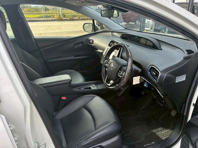 プリウス Ｓツーリングセレクション　純正ナビ　モデリスタエアロ（Ｆ／Ｓ／Ｒ）　社外１９インチアルミホイール　トヨタセーフティセンス　レーダークルーズコントロール　バックカメラ　Ｂｌｕｅｔｏｏｔｈ接続　ドライブレコーダー　シートヒーター（39枚目）