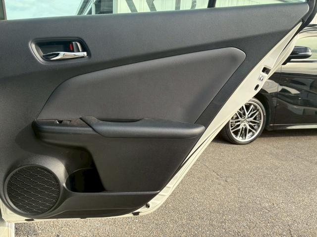 プリウス Ｓツーリングセレクション　純正ナビ　モデリスタエアロ（Ｆ／Ｓ／Ｒ）　社外１９インチアルミホイール　トヨタセーフティセンス　レーダークルーズコントロール　バックカメラ　Ｂｌｕｅｔｏｏｔｈ接続　ドライブレコーダー　シートヒーター（69枚目）