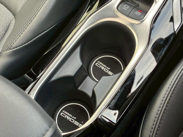 カローラクロス ハイブリッド　Ｚ　モデリスタエアロ（Ｆ．Ｓ．Ｒ）　パノラマルーフ　１０．５インチディスプレイオーディオ　パノラミックビューモニター　ブラインドスポットモニター　ハーフレザーシート　１８インチＡＷ　ＬＥＤヘッドライト（58枚目）