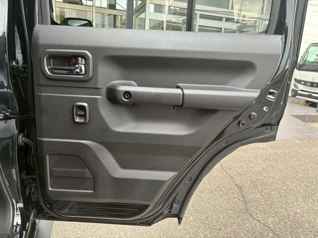 ジムニーノマド ＦＣ　ジーアイギアカスタム　３インチリフトアップ　ＳＵＺＵＫＩレターグリル　ルーフラック　スペアタイヤカバー　１０インチマルチオーディオ　レーダークルーズコントロール　パーキングセンサー（74枚目）