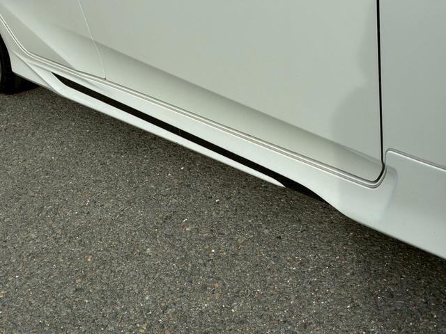 プリウス Ｓツーリングセレクション　純正ナビ　モデリスタエアロ（Ｆ／Ｓ／Ｒ）　社外１９インチアルミホイール　トヨタセーフティセンス　レーダークルーズコントロール　バックカメラ　Ｂｌｕｅｔｏｏｔｈ接続　ドライブレコーダー　シートヒーター（18枚目）