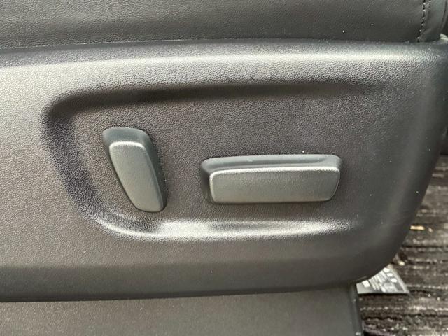 アルファード ２．５Ｓ　Ｃパッケージ　ツインムーンルーフ　　ＴＲＤエアロ（Ｆ／Ｓ／Ｒ）　デジタルインナーミラー　純正ディスプレイオーディオ　フリップダウンモニター　３眼ＬＥＤヘッドライト　シーケンシャルウインカー　シートヒータークーラー（65枚目）