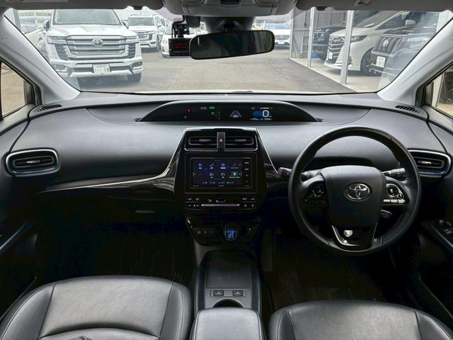 プリウス Ｓツーリングセレクション　７インチナビ　モデリスタエアロ（Ｆ．Ｓ．Ｒ）　シートヒーター　ベンチレーション　バックカメラ　純正１７インチＡＷ　ＬＥＤヘッドライト　　黒革シート　セーフティーセンス　スマートキー　Ｂｌｕｅｔｏｏｔｈ（2枚目）