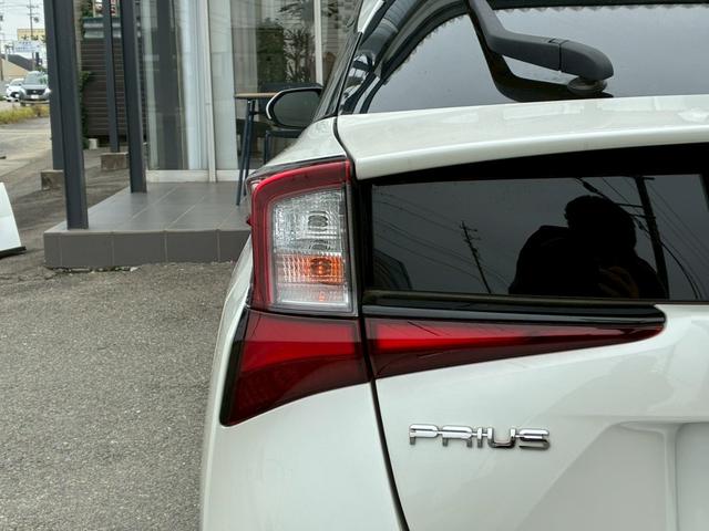 プリウス Ｓツーリングセレクション　７インチナビ　モデリスタエアロ（Ｆ．Ｓ．Ｒ）　シートヒーター　ベンチレーション　バックカメラ　純正１７インチＡＷ　ＬＥＤヘッドライト　　黒革シート　セーフティーセンス　スマートキー　Ｂｌｕｅｔｏｏｔｈ（32枚目）