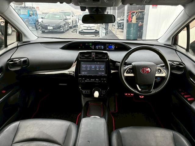 プリウス Ｓツーリングセレクション　モデリスタエアロ（Ｆ．Ｓ．Ｒ）　モデリスタエアロ１８インチＡＷ　ダウンサス　黒レザーシートカバー　トヨタセーフティーセンス　純正９インチナビ　フルセグＴＶ　バックカメラ　レーダークルーズコントロール（2枚目）