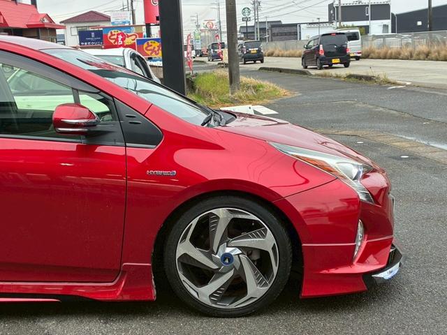 プリウス Ｓツーリングセレクション　モデリスタエアロ（Ｆ．Ｓ．Ｒ）　モデリスタエアロ１８インチＡＷ　ダウンサス　黒レザーシートカバー　トヨタセーフティーセンス　純正９インチナビ　フルセグＴＶ　バックカメラ　レーダークルーズコントロール（22枚目）