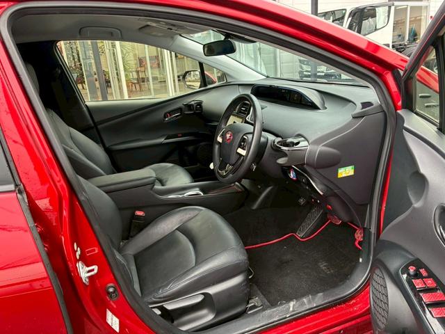 プリウス Ｓツーリングセレクション　モデリスタエアロ（Ｆ．Ｓ．Ｒ）　モデリスタエアロ１８インチＡＷ　ダウンサス　黒レザーシートカバー　トヨタセーフティーセンス　純正９インチナビ　フルセグＴＶ　バックカメラ　レーダークルーズコントロール（39枚目）