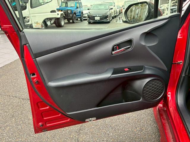 プリウス Ｓツーリングセレクション　モデリスタエアロ（Ｆ．Ｓ．Ｒ）　モデリスタエアロ１８インチＡＷ　ダウンサス　黒レザーシートカバー　トヨタセーフティーセンス　純正９インチナビ　フルセグＴＶ　バックカメラ　レーダークルーズコントロール（58枚目）