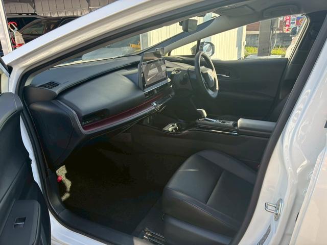 プリウス Ｚ　モデリスタエアロ（Ｆ／Ｓ／Ｒ）　デジタルインナーミラー　１２．３インチナビ　ＥＴＣ２．０　　パノラミックビューモニター　　純正１９インチアルミホイール　　トヨタセーフティセンス　ＢＳＭ　シートヒーター（39枚目）
