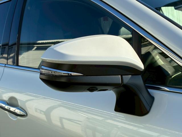 ハリアーハイブリッド Ｚ　レザーパッケージ　モデリスタエアロ（Ｆ．Ｓ．Ｒ）　ＰＨＶ仕様　ＪＢＬサウンド　デジタルインナーミラー　社外テールシーケーシャルウィンカー　パノラミックビューモニター　純正１９インチＡＷ　１２．３インチナビ　シートヒータ（19枚目）