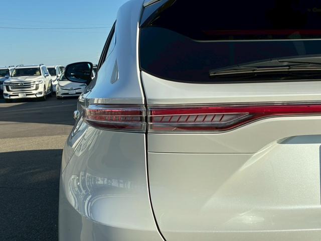 ハリアーハイブリッド Ｚ　レザーパッケージ　モデリスタエアロ（Ｆ．Ｓ．Ｒ）　ＰＨＶ仕様　ＪＢＬサウンド　デジタルインナーミラー　社外テールシーケーシャルウィンカー　パノラミックビューモニター　純正１９インチＡＷ　１２．３インチナビ　シートヒータ（31枚目）