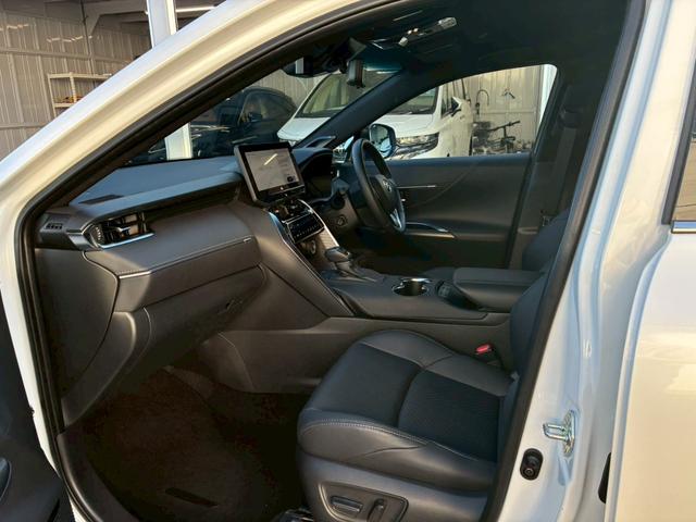 ハリアーハイブリッド Ｚ　レザーパッケージ　モデリスタエアロ（Ｆ．Ｓ．Ｒ）　ＰＨＶ仕様　ＪＢＬサウンド　デジタルインナーミラー　社外テールシーケーシャルウィンカー　パノラミックビューモニター　純正１９インチＡＷ　１２．３インチナビ　シートヒータ（39枚目）