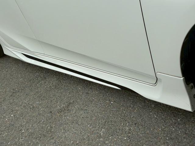 プリウスＰＨＶ Ｓセーフティプラス　モデリスタエアロ（Ｆ．Ｓ．Ｒ）　カロッツェリア８インチナビ　社外１８インチＡＷ　シートヒーター　ステアリングヒーター　フルセグＴＶ　ローダウン　３眼ＬＥＤヘッドライト　バックカメラ　ＥＴＣ（17枚目）