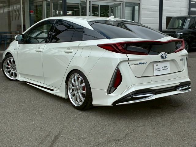 プリウスＰＨＶ Ｓセーフティプラス　モデリスタエアロ（Ｆ．Ｓ．Ｒ）　カロッツェリア８インチナビ　社外１８インチＡＷ　シートヒーター　ステアリングヒーター　フルセグＴＶ　ローダウン　３眼ＬＥＤヘッドライト　バックカメラ　ＥＴＣ（26枚目）