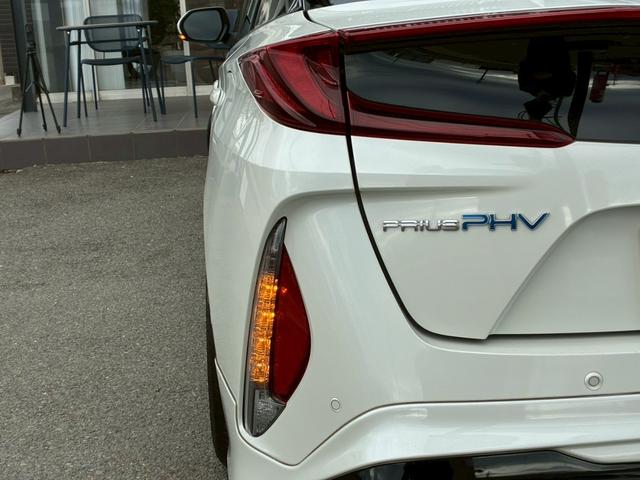プリウスＰＨＶ Ｓセーフティプラス　モデリスタエアロ（Ｆ．Ｓ．Ｒ）　カロッツェリア８インチナビ　社外１８インチＡＷ　シートヒーター　ステアリングヒーター　フルセグＴＶ　ローダウン　３眼ＬＥＤヘッドライト　バックカメラ　ＥＴＣ（31枚目）