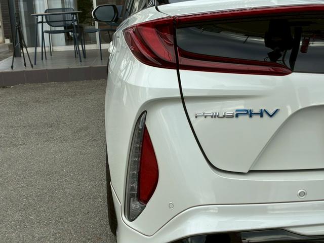 プリウスＰＨＶ Ｓセーフティプラス　モデリスタエアロ（Ｆ．Ｓ．Ｒ）　カロッツェリア８インチナビ　社外１８インチＡＷ　シートヒーター　ステアリングヒーター　フルセグＴＶ　ローダウン　３眼ＬＥＤヘッドライト　バックカメラ　ＥＴＣ（32枚目）