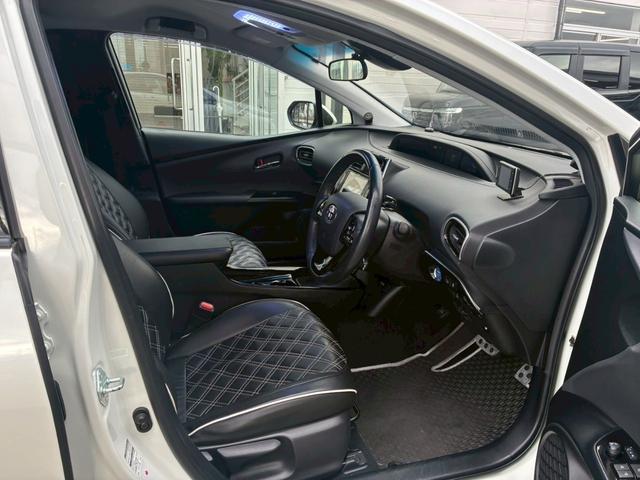 プリウスＰＨＶ Ｓセーフティプラス　モデリスタエアロ（Ｆ．Ｓ．Ｒ）　カロッツェリア８インチナビ　社外１８インチＡＷ　シートヒーター　ステアリングヒーター　フルセグＴＶ　ローダウン　３眼ＬＥＤヘッドライト　バックカメラ　ＥＴＣ（39枚目）