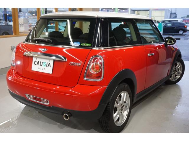 MINI クーパー ユーザー様買取直販車両・carrozzeriaナビ・クラシックメーター・純正オーディオ・ETC・ユニオンジャックドアミラー&ルームミラーカバー・フロント&リアフォグランプ・チリレッドxホワイトルーフ(8枚目)