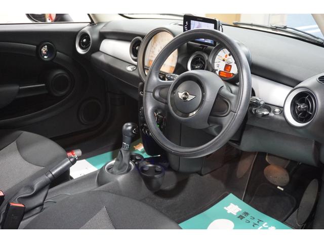 MINI クーパー ユーザー様買取直販車両・carrozzeriaナビ・クラシックメーター・純正オーディオ・ETC・ユニオンジャックドアミラー&ルームミラーカバー・フロント&リアフォグランプ・チリレッドxホワイトルーフ(9枚目)