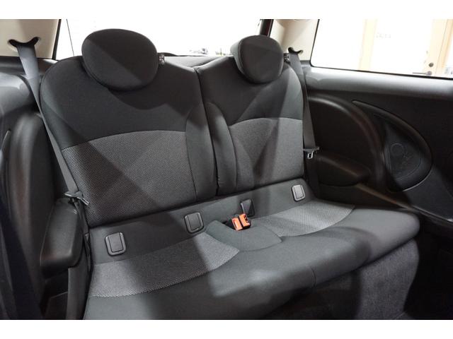 MINI クーパー ユーザー様買取直販車両・carrozzeriaナビ・クラシックメーター・純正オーディオ・ETC・ユニオンジャックドアミラー&ルームミラーカバー・フロント&リアフォグランプ・チリレッドxホワイトルーフ(17枚目)