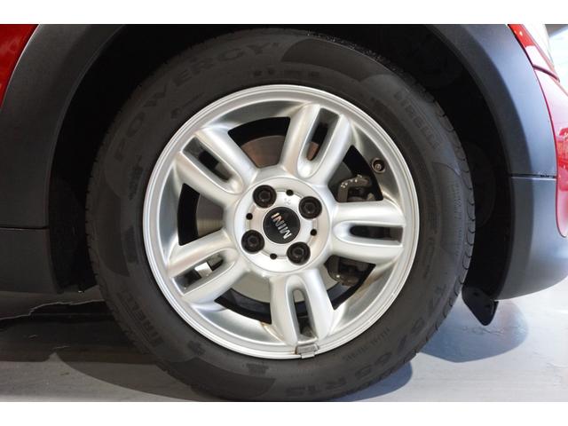 MINI クーパー ユーザー様買取直販車両・carrozzeriaナビ・クラシックメーター・純正オーディオ・ETC・ユニオンジャックドアミラー&ルームミラーカバー・フロント&リアフォグランプ・チリレッドxホワイトルーフ(27枚目)