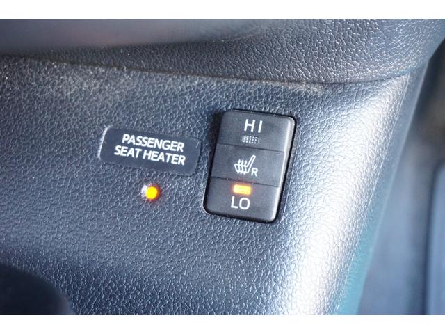 プリウス Ｓツーリングセレクション　ＷＯＲＫエモーション１７インチＡＷ・ＬＥＤデイライト付きフルエアロ・ローダウン・ＬＥＤヘッドライト・ブラックレザーシート・純正９型ＳＤナビ・バックカメラ・フルセグＴＶ・シートヒーター・ＥＴＣ（12枚目）