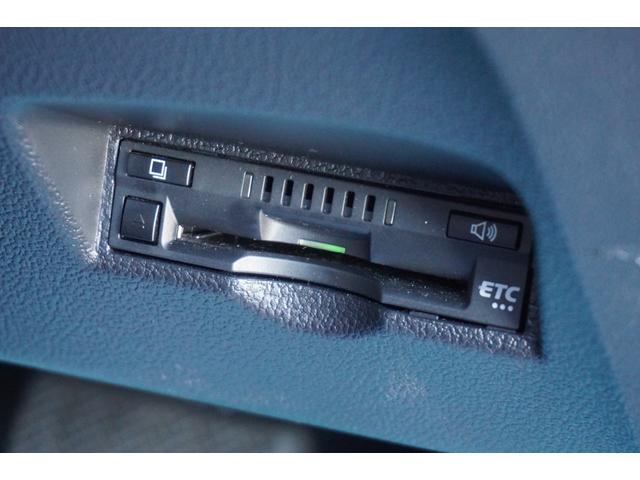 プリウス Ｓツーリングセレクション　ＷＯＲＫエモーション１７インチＡＷ・ＬＥＤデイライト付きフルエアロ・ローダウン・ＬＥＤヘッドライト・ブラックレザーシート・純正９型ＳＤナビ・バックカメラ・フルセグＴＶ・シートヒーター・ＥＴＣ（13枚目）