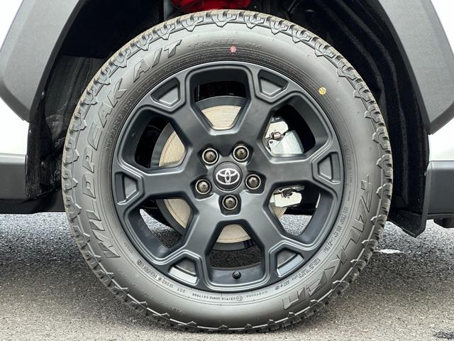 最前線の TOYOTA マッドブラック 純正ホイール RAV4 タイヤ/ホイール