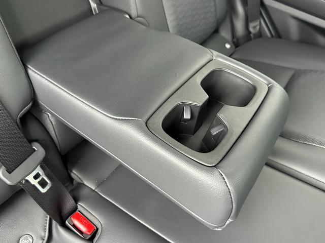 ランドクルーザー２５０ ＶＸ　【即納！残価設定可！】１２．３型コネクトナビ　デジタルミラー　シートヒーター＆クーラー　ムーンルーフ　電動デフロック　パノラミックビューモニター　ブラインドスポットモニター　パワーシート　純正１８ＡＷ（39枚目）