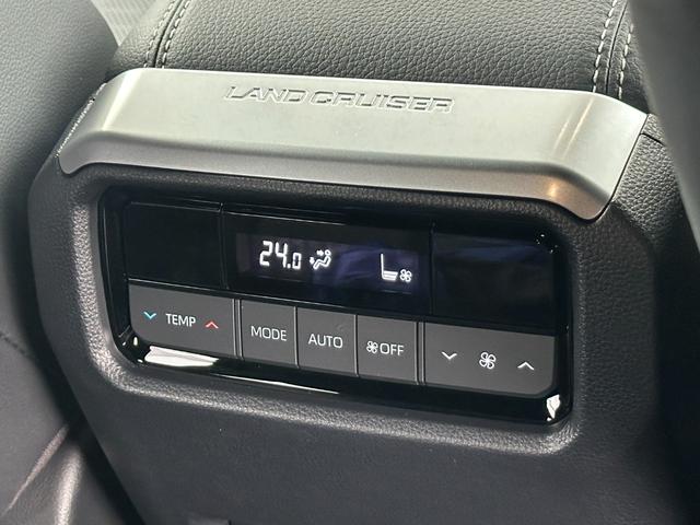 ランドクルーザー２５０ ＶＸ　【即納！残価設定可！】１２．３型コネクトナビ　デジタルミラー　シートヒーター＆クーラー　ムーンルーフ　電動デフロック　パノラミックビューモニター　ブラインドスポットモニター　パワーシート　純正１８ＡＷ（40枚目）
