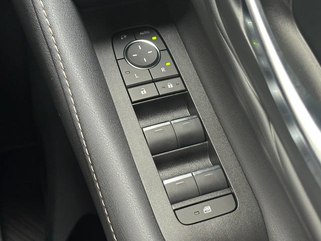 アルファードハイブリッド Ｚ　１３．２型後席モニター　左右独立ムーンルーフ　ユニバーサルステップ　デジタルインナーミラー　カラーヘッドアップディスプレイ　トヨタチームメイト　アドバンスパーク　パノラミックビュー　１４型コネクトナビ（67枚目）